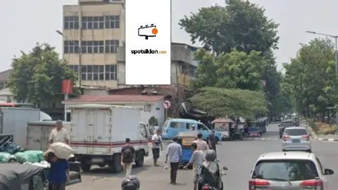 Billboard 8 × 4 m di Jl. Pasar Senen (Dari Stasiun Pasar Senen), Jakarta Pusat, DKI Jakarta