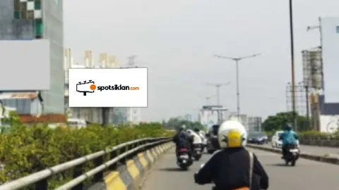 Billboard 16 × 8 m di Jl. KH. Hasyim Ashari (Dari Gajah Mada menuju Grogol), Jakarta Pusat, DKI Jakarta