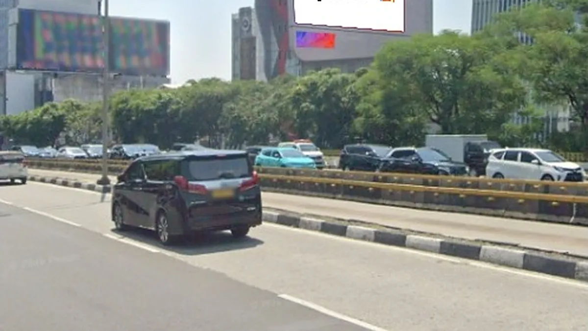 Videotron 18 × 9 m di Jl. Jenderal Sudirman (Arah Bundaran HI), Jakarta Pusat, DKI Jakarta