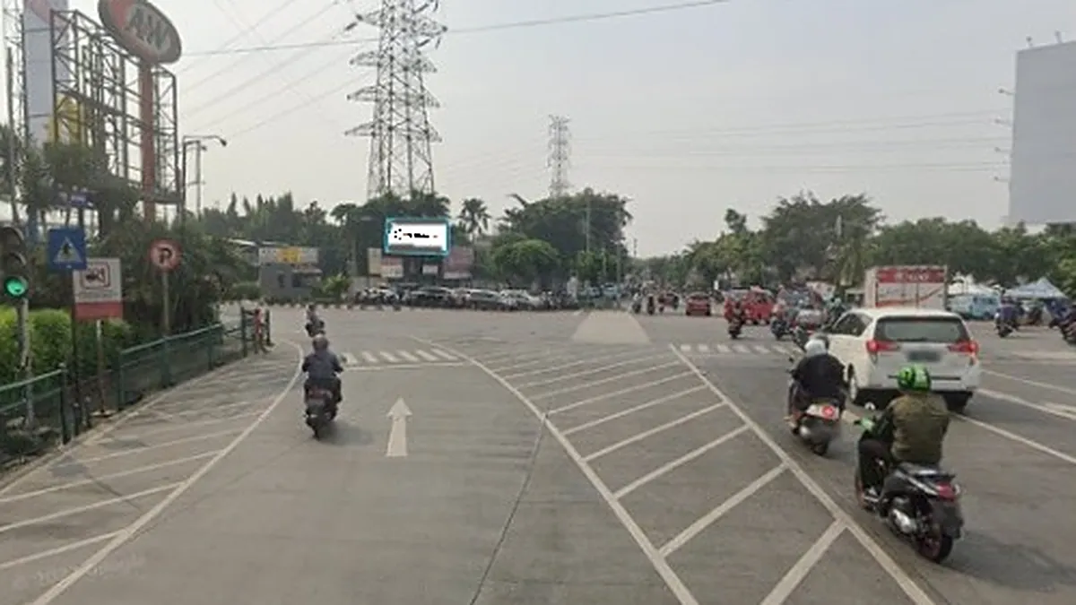 Billboard 4 × 8 m di Jl. Mayjen Sutoyo (Arah Menuju Kramat Jati), Jakarta Timur, DKI Jakarta