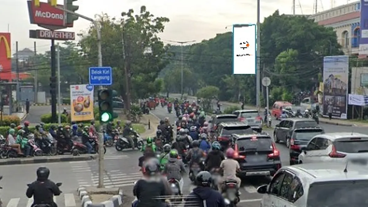 Billboard 8 × 4 m di Jl. Raden Inten II (Area McDonald's Duren Sawit), Jakarta Timur, DKI Jakarta