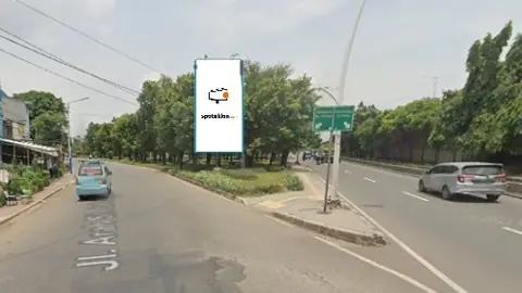 Billboard 8 × 4 m di Jl. Jend. Ahmad Yani (Area Taman Simpang Jatinegara), Jakarta Timur, DKI Jakarta