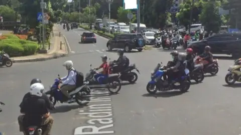 Billboard 4 × 8 m di Jl. Radin Inten (Perempatan BKT menuju Jl. Raden Inten 2), Jakarta Timur, DKI Jakarta