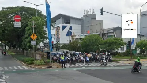 Baliho 6 × 4 m di Jl. I Gusti Ngurah Rai (Depan BCA KCP Klender), Jakarta Timur, DKI Jakarta