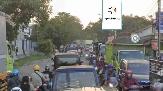 Baliho 6 × 4 m di Jl.. Dayeuhkolot (arah Dayeuhkolot ke Bandung), Jawa Barat