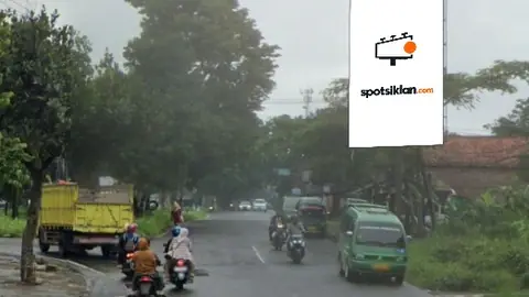 Baliho 4 × 6 m di Jl. Raya Cicalengka Timur (Simpang 2 Bunderan Warunglahang, Arah Nagreg), Kabupaten Bandung, Jawa Barat