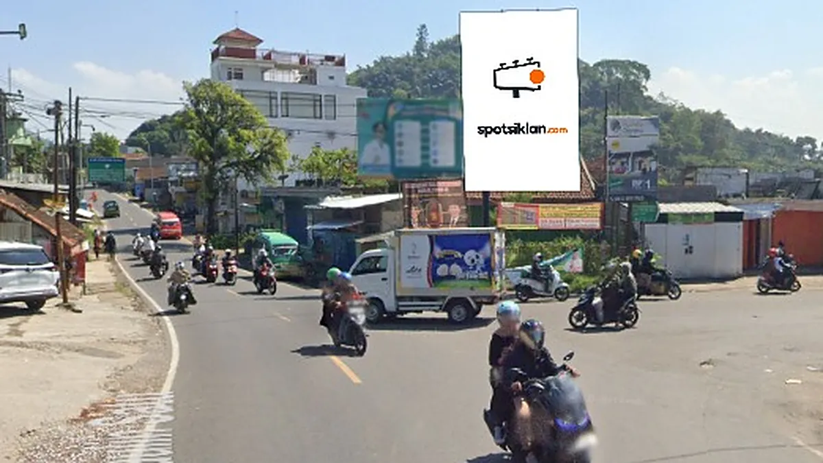 Baliho 4 × 6 m di Jl. Raya Soreang-Cipatik (Area Pasar Raya Patrol), Kabupaten Bandung, Jawa Barat
