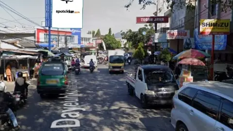 Baliho 4 × 6 m di Jl. Raya Dayeuhkolot (Area Pasar Dayeuhkolot), Kabupaten Bandung, Jawa Barat