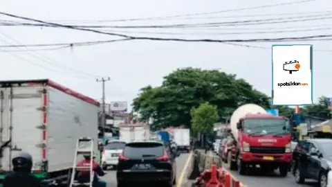 Baliho 6 × 4 m di Jl. Raya Transyogi (Arah dari Cilengsi/Narogong menuju Cibubur), Kabupaten Bogor, Jawa Barat