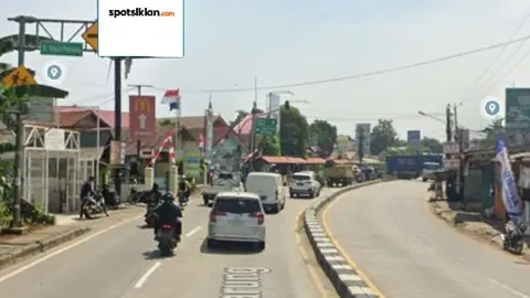 Baliho 4 × 6 m di Jl. Raya Parung (Dekat Simpang Jampang - Bomang), Kabupaten Bogor, Jawa Barat