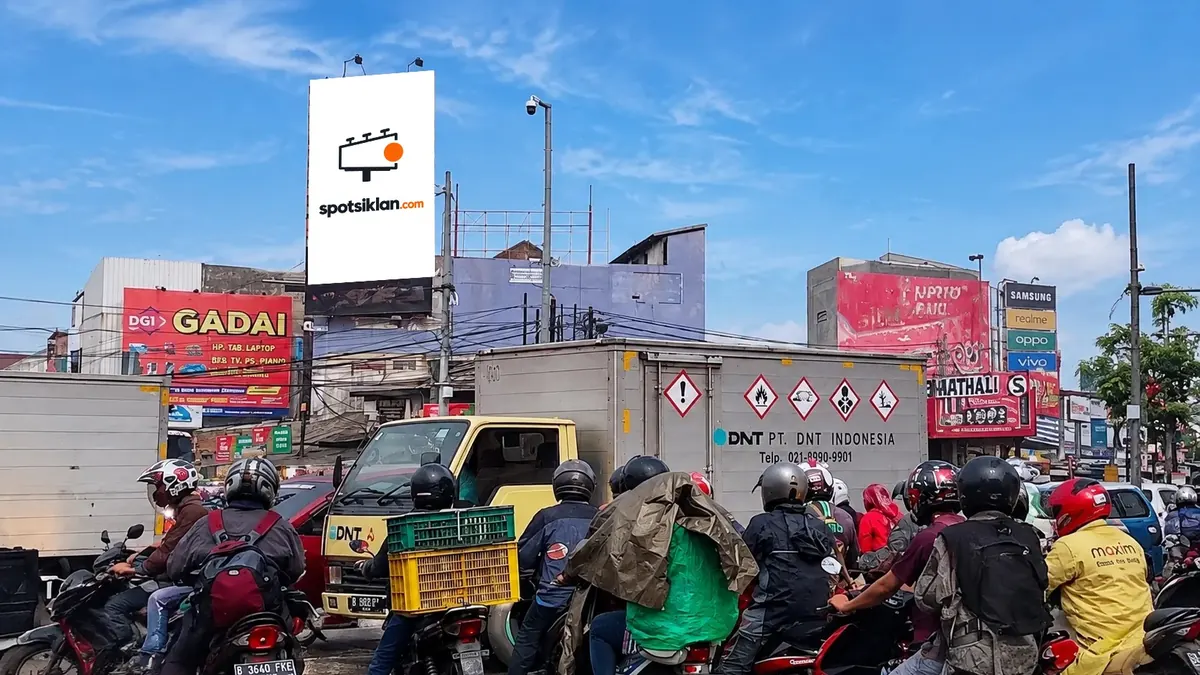 Billboard 5 × 10 m di Jl. RE Martadinata SGC Mall Cikarang, Kabupaten Bekasi, Jawa Barat
