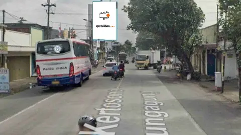 Billboard 4 × 6 m di Jl. Raya Kediri-Tulungagung (Pertigaan Pasar Ngadiluwih), Jawa Timur