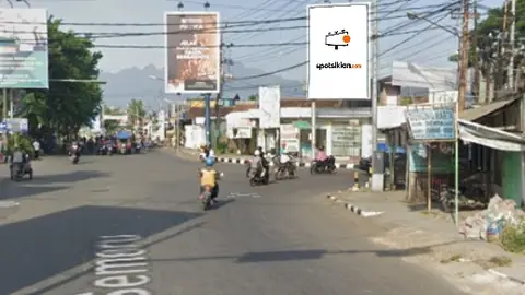 Baliho 6 × 4 m di Jl. Semeru (Pertigaan Terminal Kota Kediri, Hadap Timur), Jawa Timur