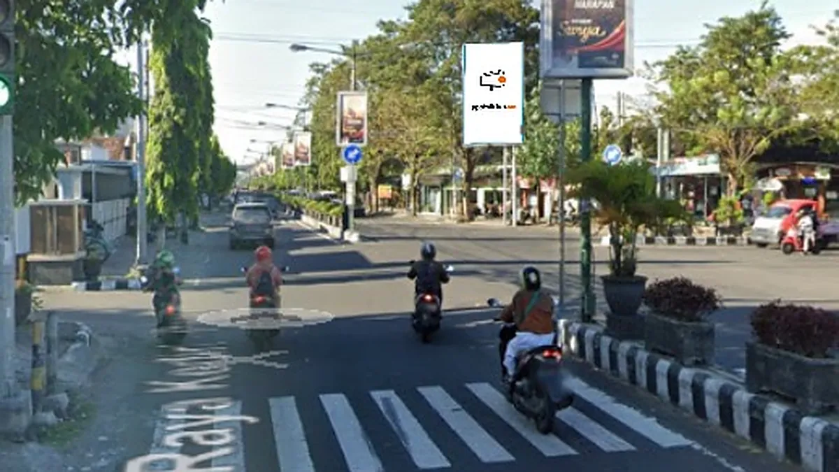 Baliho 6 × 4 m di Jl. Insinyur Sutami (Hadap Taman Wisata Tirtoyoso Park), Kabupaten Kediri, Jawa Timur