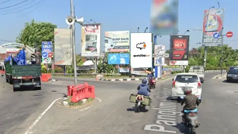 Baliho 6 × 4 m di Jl. Kertosono - Kediri (Pertigaan Mengkreng), Jawa Timur