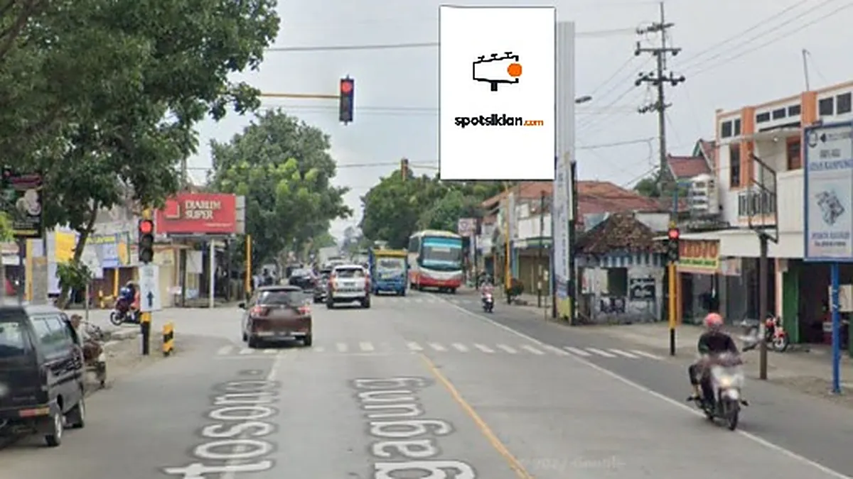 Baliho 6 × 4 m di Jl. Raya Kediri - Tulungagung (area Pertigaan Pasar Ngadiluwih), Jawa Timur