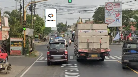 Baliho 6 × 4 m di Jl. Raya Kelutan (perempatan Papar), Kabupaten Kediri, Jawa Timur