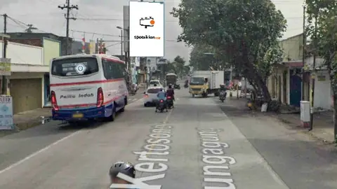 Baliho 6 × 4 m di Jl. Raya Kediri-Tulungagung (Pertigaaan Pasar Ngadiluwih), Jawa Timur