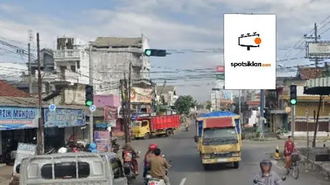 Baliho 4 × 6 m di Jl. Raya Kediri-Blitar (Area Perempatan Pasar Sambi), Jawa Timur