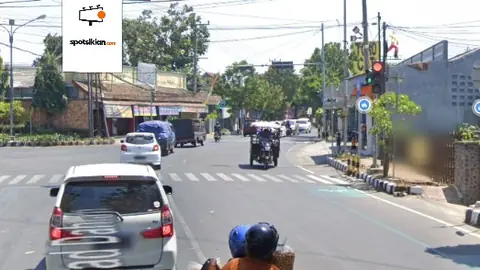 Baliho 4 × 6 m di Jl. KH Ahmad Dahlan (Area Perempatan Traffic Mojokerto), Kediri, Jawa Timur