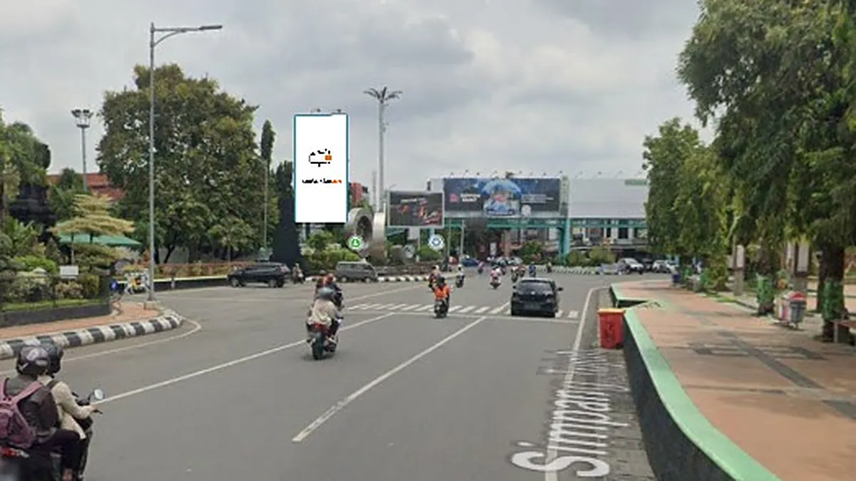 Billboard 10 × 5 m di Jl. Simpang Tujuh (Depan Taman Bojana), Kudus, Jawa Tengah