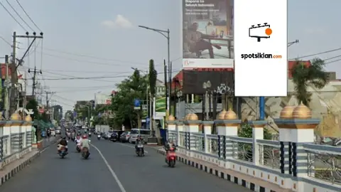 Billboard 8 × 4 m di Jl. Sunan Kudus (Dari Jembatan Kaligelis Kudus), Jawa Tengah