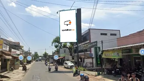 Billboard 8 × 4 m di Jl. Raya Jepara Kudus (Depan Pegadaian Prambatan), Jawa Tengah