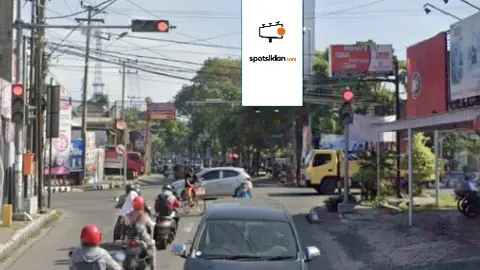 Billboard 4 × 8 m di Jl. Kilisuci Kp. Dalem (Perempatan Baruna), Kediri, Jawa Timur