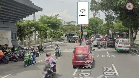 Billboard 5 × 10 m di Jl. Pahlawan Kusuma Bangsa (Depan Taman Memorial Park), Kediri, Jawa Timur