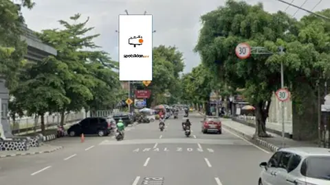 Billboard 10 × 5 m di Jl. PK Bangsa (Depan Taman Memorial Park), Kediri, Jawa Timur