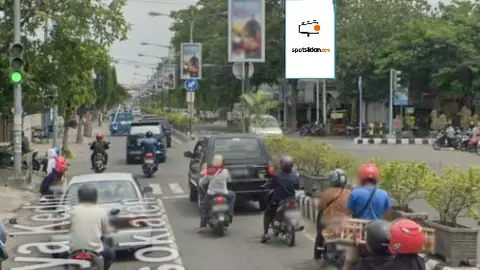 Baliho 6 × 4 m di Jl. Ahmad Yani (Pertigaan Kodim), Kediri, Jawa Timur