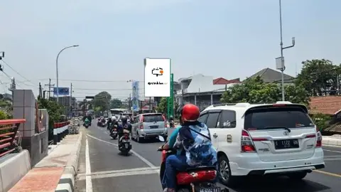 Baliho 6 × 4 m di Jl. Bandar Ngalim (Perempatan Alun Alun Kota Kediri), Jawa Timur