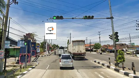 Billboard 4 × 6 m di Jl. Raya Solo - Yogyakarta (Perempatan Karangwuni Klaten, View Menuju Tugu Surakarta), Kab. Klaten, Jawa Tengah