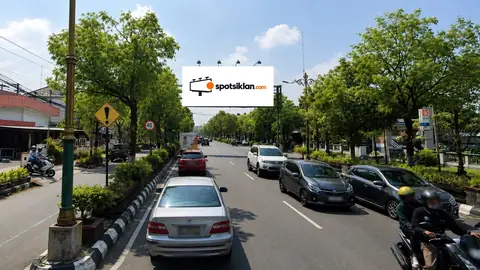 Bando Jalan 5 × 10 m di Jl. Pemuda, Dekat BNI 46, Klaten (View Dari Timur), Jawa Tengah