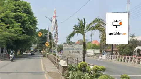Baliho 6 × 4 m di Jl. Raya Soekarno Hatta (Alun Alun Kendal), Jawa Tengah