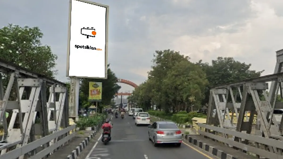 Billboard 10 × 5 m di Jl. Raya Palur (Timur Jembatan Jurug Palur), Karanganyar, Jawa Tengah