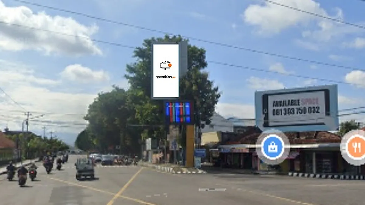Billboard 8 × 4 m di Jl. Raya Solo-Tawangmangu (Lampu Merah Perempatan Papahan), Karanganyar, Jawa Tengah