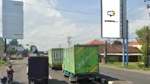 Billboard 8 × 4 m di Jl. Raya Solo Sragen Waru (Lampu Merah Peremapatan Kebakkaramat, Hadap Barat), Karanganyar, Jawa Tengah