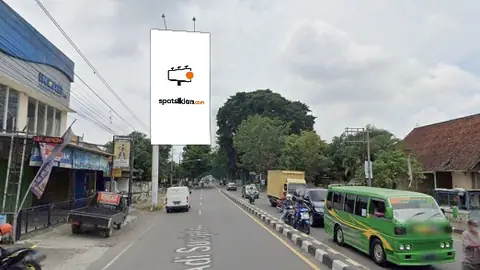 Billboard 10 × 5 m di Jl. Adi Sucipto (Timur Lampu Merah Perempatan Colomadu), Karanganyar, Jawa Tengah