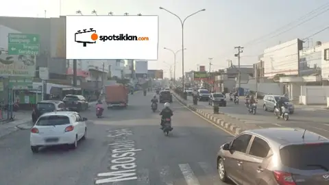 Billboard 5 × 10 m di Jl. Raya Palur (Barat Flyover Palur Karanganyar), Jawa Tengah