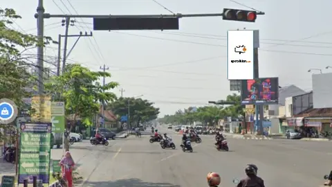 Billboard 8 × 4 m di Jl. Raya Solo-Tawangmangu (Perempatan Papahan), Karanganyar, Jawa Tengah
