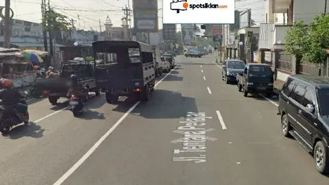 Billboard 5 × 10 m di Jl. Adi Sumarmo (Perempatan Colomadu), Karanganyar, Jawa Tengah
