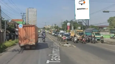 Billboard 5 × 10 m di Jl. Solo-Sragen (Perempatan Kebakkramat Karanganyar), Jawa Tengah