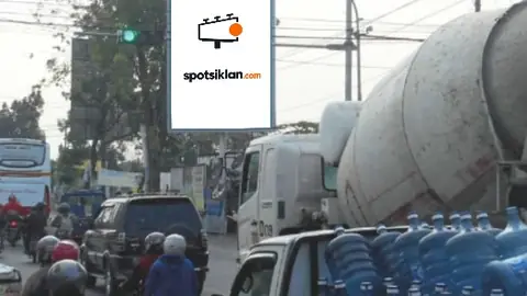 Baliho 6 × 4 m di Jl. Adi Sumarmo (Lampu Merah Klodran, Batas Kota Solo), Karanganyar, Jawa Tengah