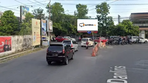 Baliho 4 × 6 m di pertigaan Jl. Adi Sucipto - Jl. Danliris, Karanganyar, Jawa Tengah
