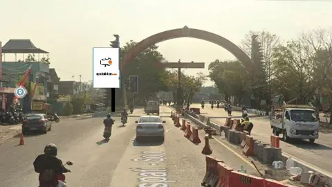 Baliho 4 × 6 m di Jl. Raya Karanganyar-Solo (Perbatasan Karanganyar Jaten, Arah Solo), Jawa Tengah