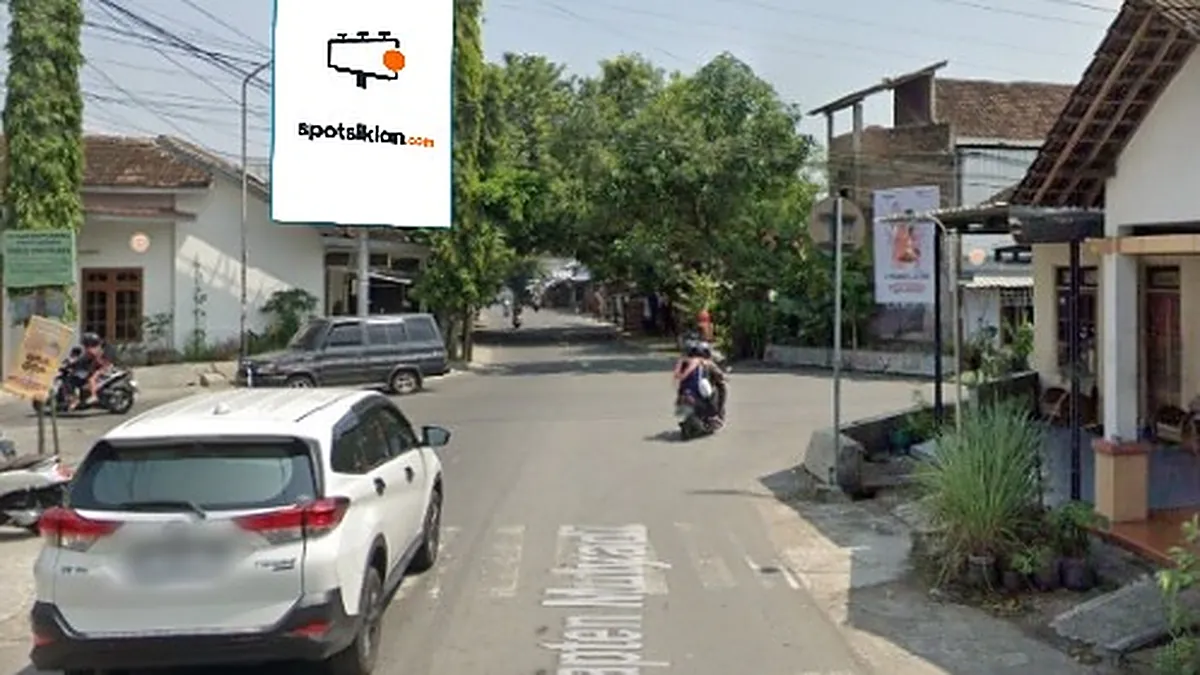 Baliho 4 × 6 m di Jl. Kapt Mulyadi (Arah Alun-alun Karanganyar), Jawa Tengah