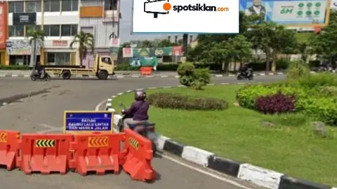 Billboard 10 × 5 m di Jl. Jenderal Ahmad Yani No.1 (Bunderan Mega Mall), Karawang, Jawa Barat