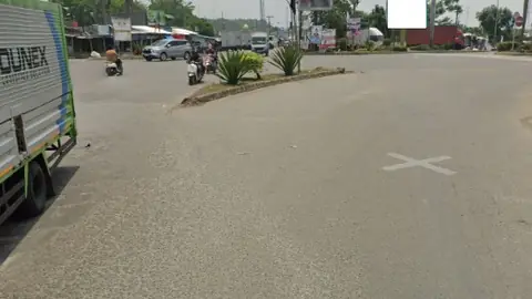 Billboard 5 × 10 m di Jl. Surya Utama (Perempatan Kawasan Surya Cipta), Karawang, Jawa Barat