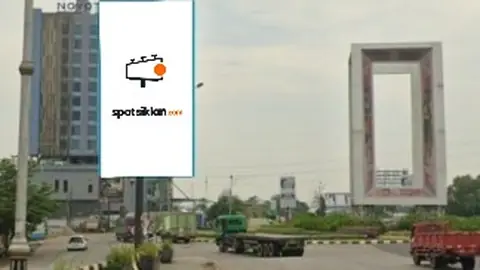 Billboard 5 × 10 m di Jl. International Karawang Barat (Bundaran Selamat Datang Jakarta-Karawang), Jawa Barat